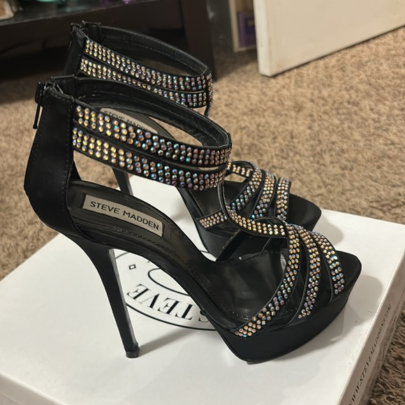 Never worn! Show stopping heels! - Picture 2 of 6